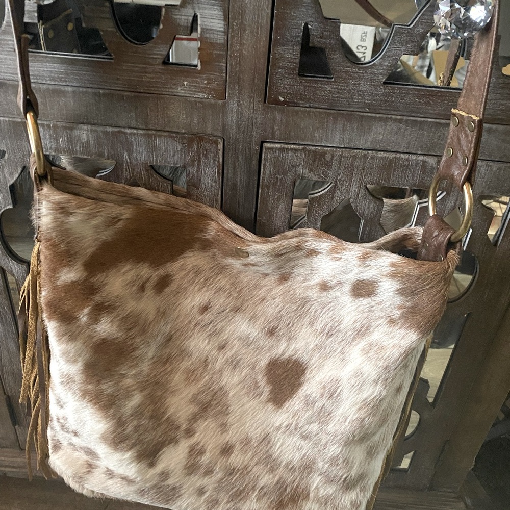 Beautiful cowhide bay made by wild goose